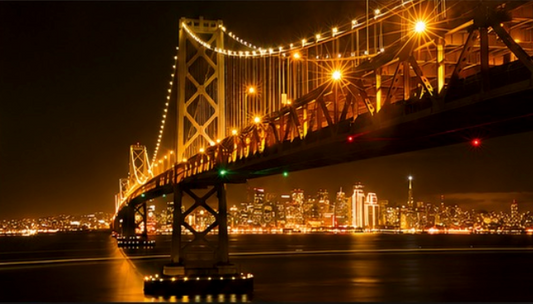 Puente Dorado Nocturno
